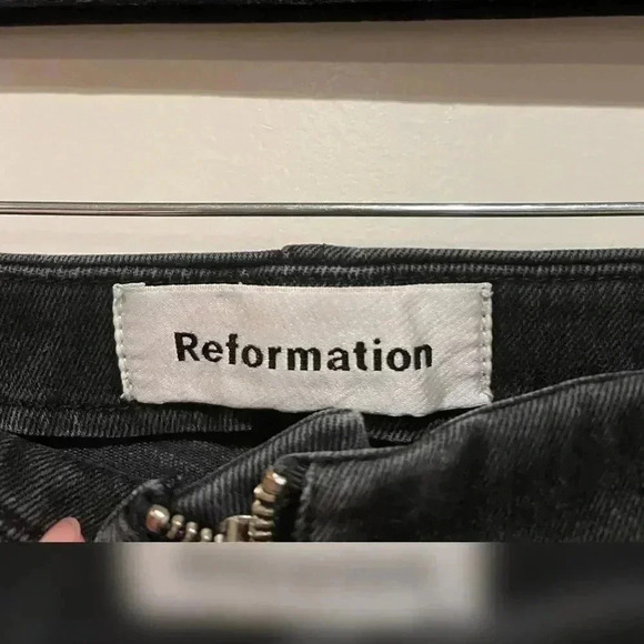 Reformation Black Stone Washed Niki Jeans in Argentina - Picture 6 of 10